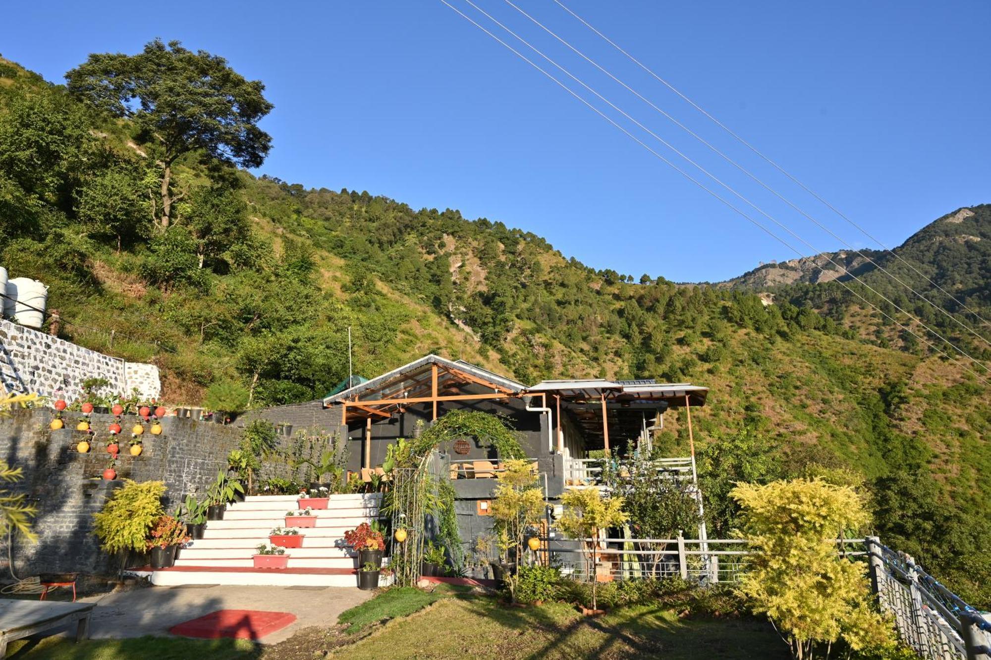 Hotel Valtara Nainital
