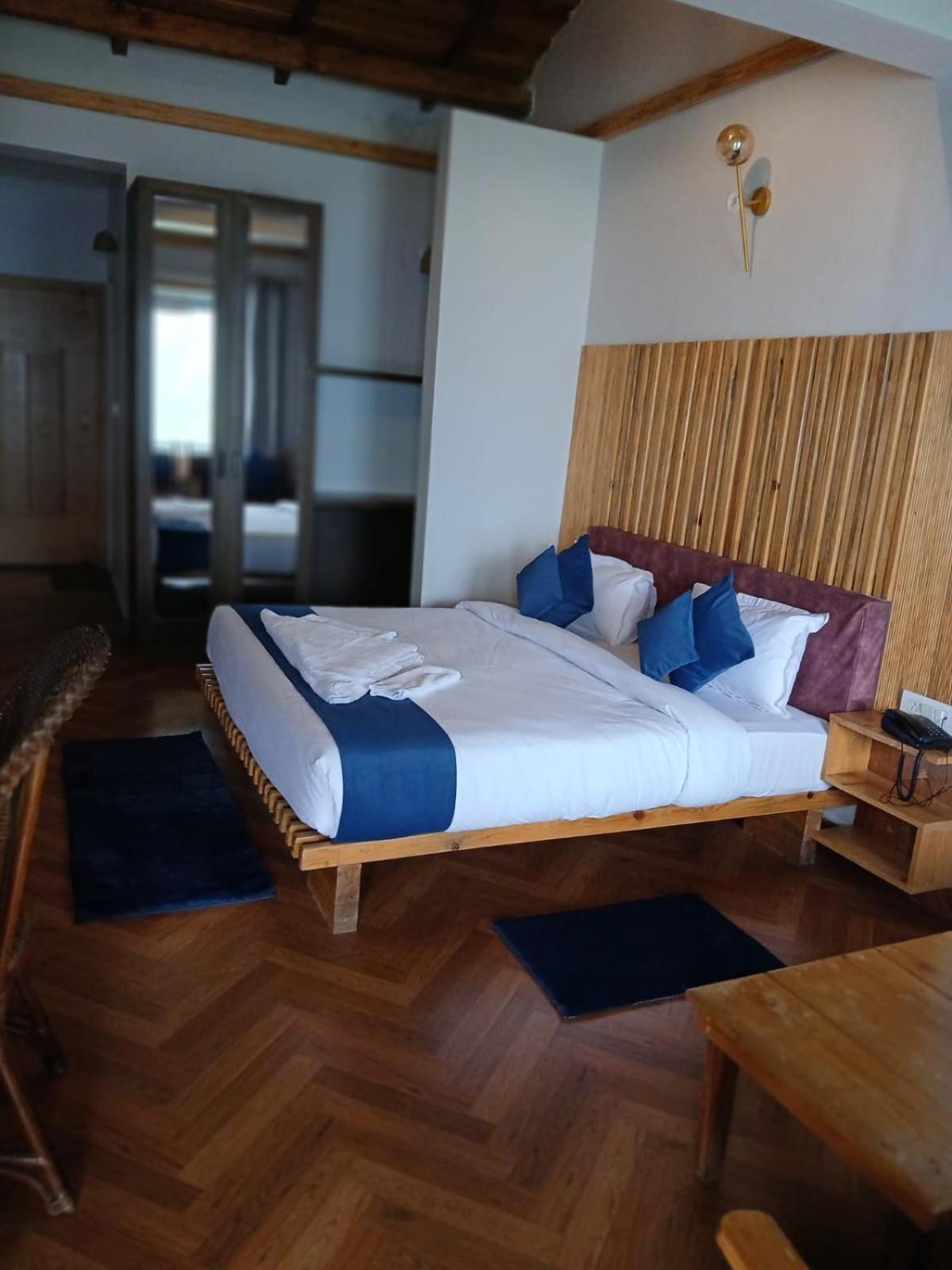 Valtara Hotel Nainital
